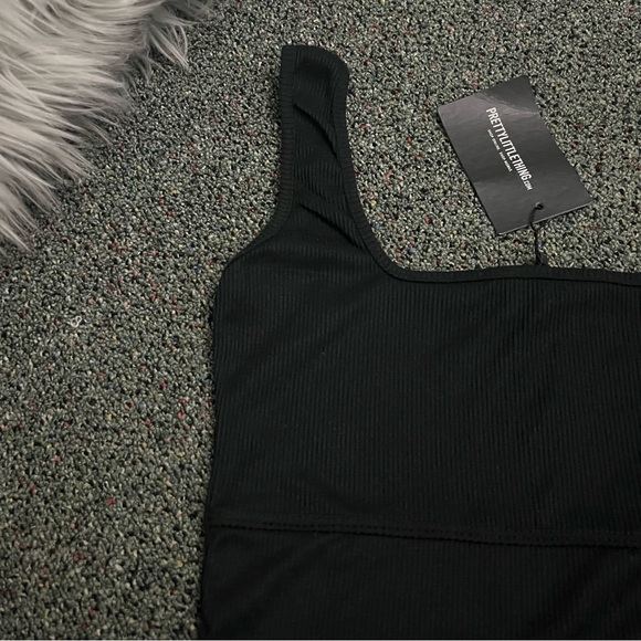 PRETTYLITTLETHING Black Ribbed Cropped Tank Top Sleeveless Casual Shirt Dip Hem - Picture 13 of 16